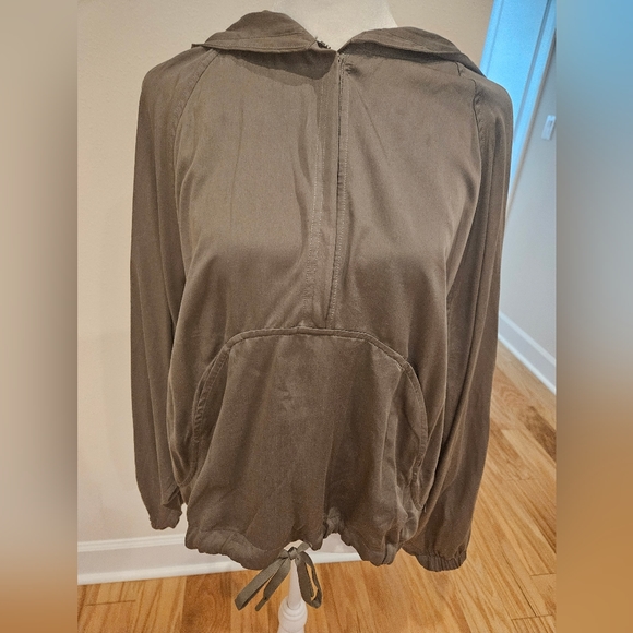 Lululemon jacket.  Brand new.  Was not worn. - Picture 4 of 7